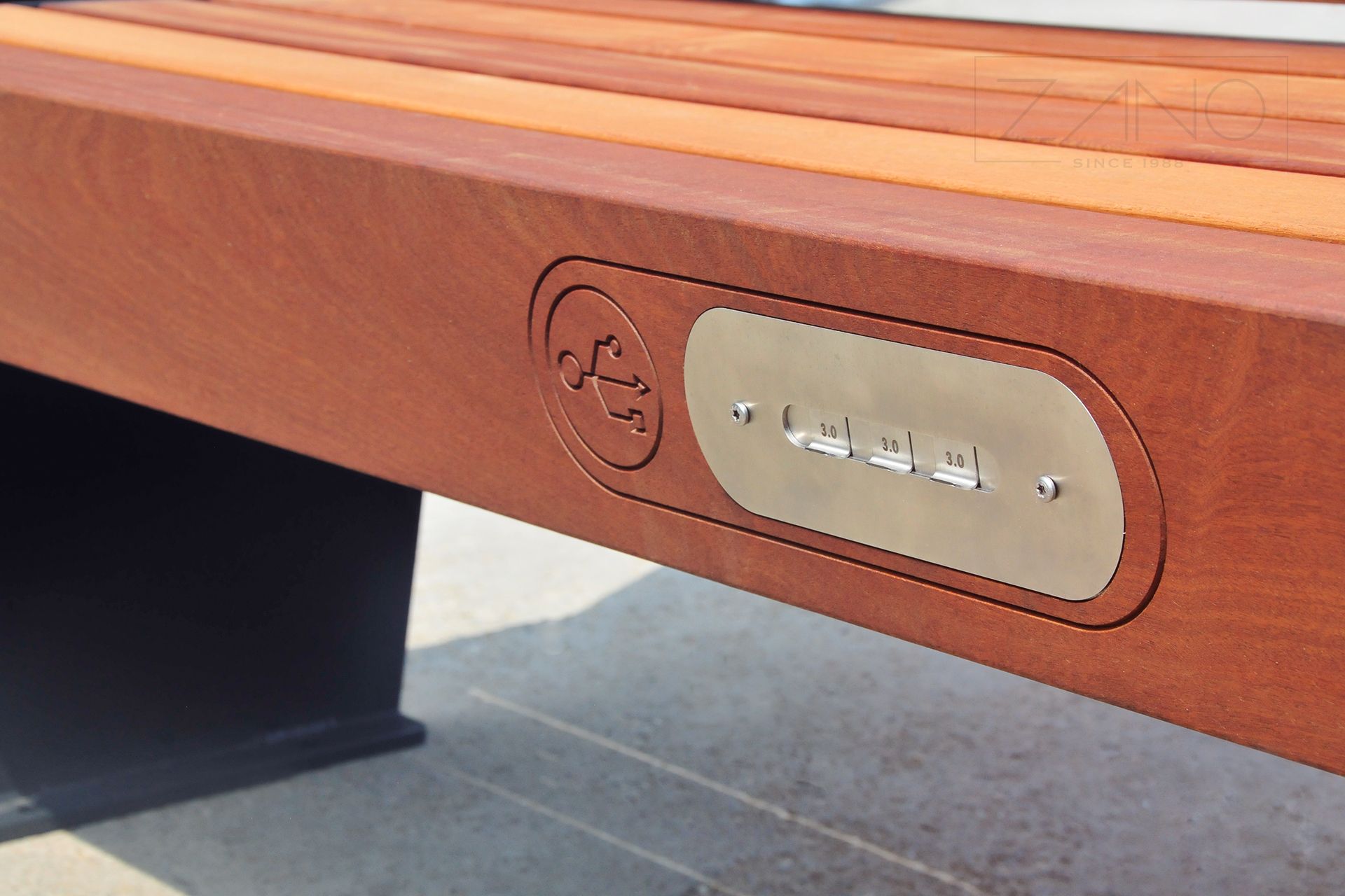 stadtbank mit usb-anschlüssen
