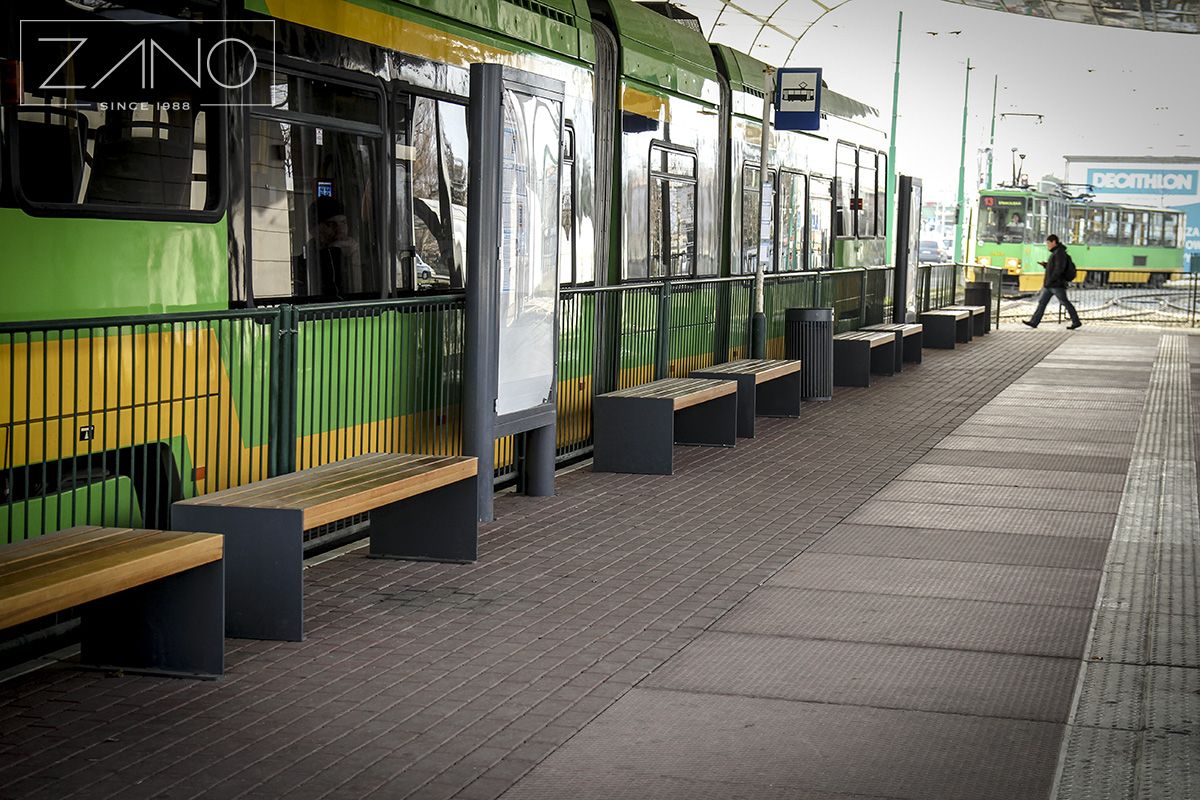 Metallbänke ohne Rückenlehne