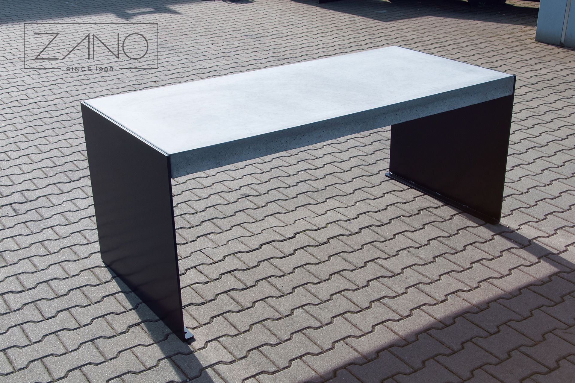 Gartentisch aus Beton