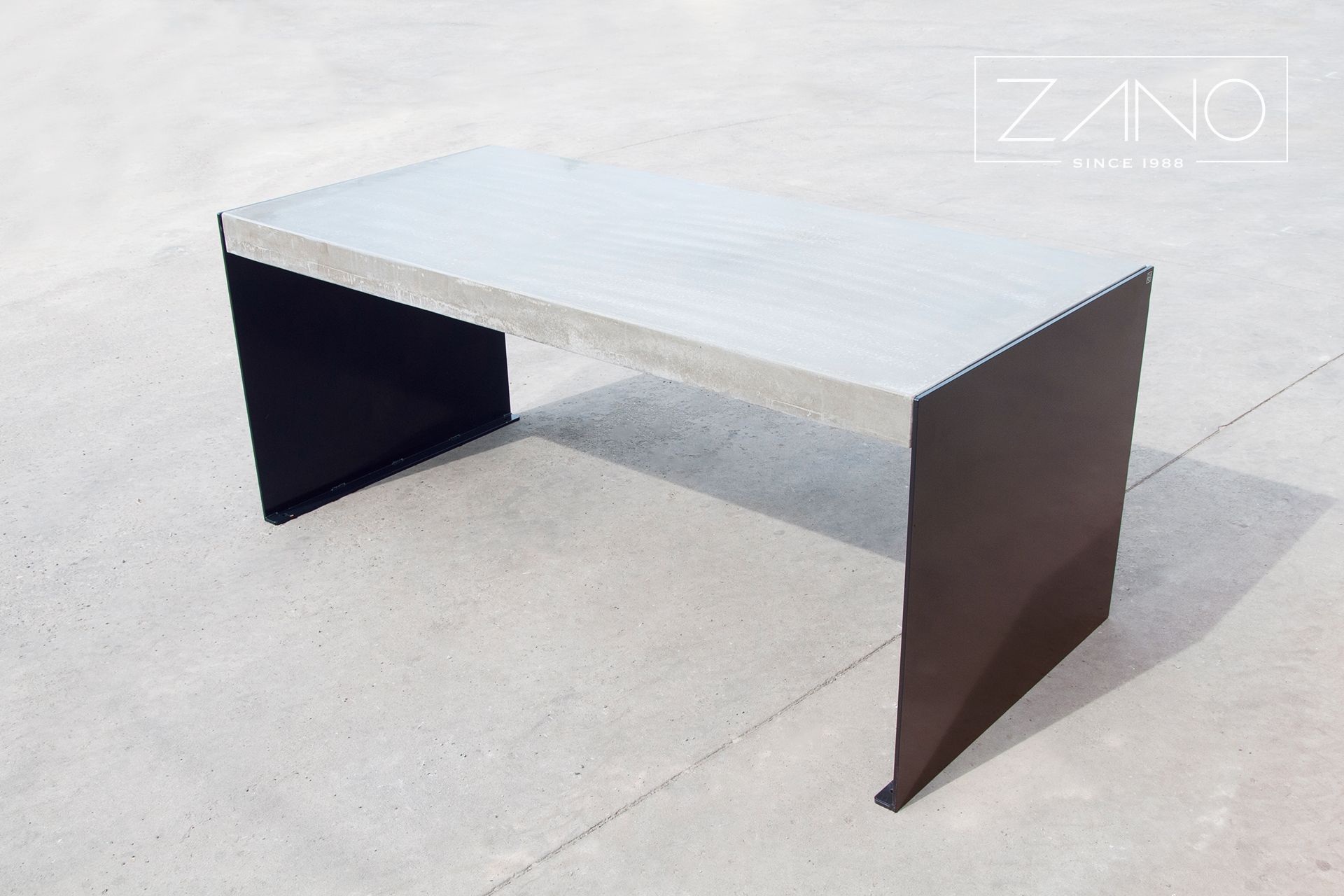 Betontisch Simple | ZANO Stadtmobiliar
